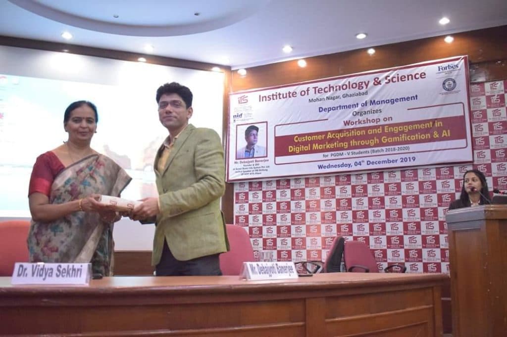 Director & CEO's Desk 33 - 0